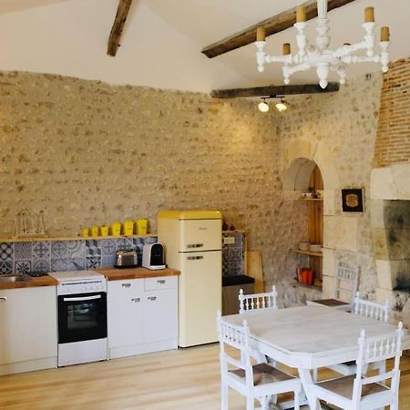 As Seen On A New Life In The Sun - Beautiful 3 Bedroom Cottage With Shared Pool Montboyer Esterno foto