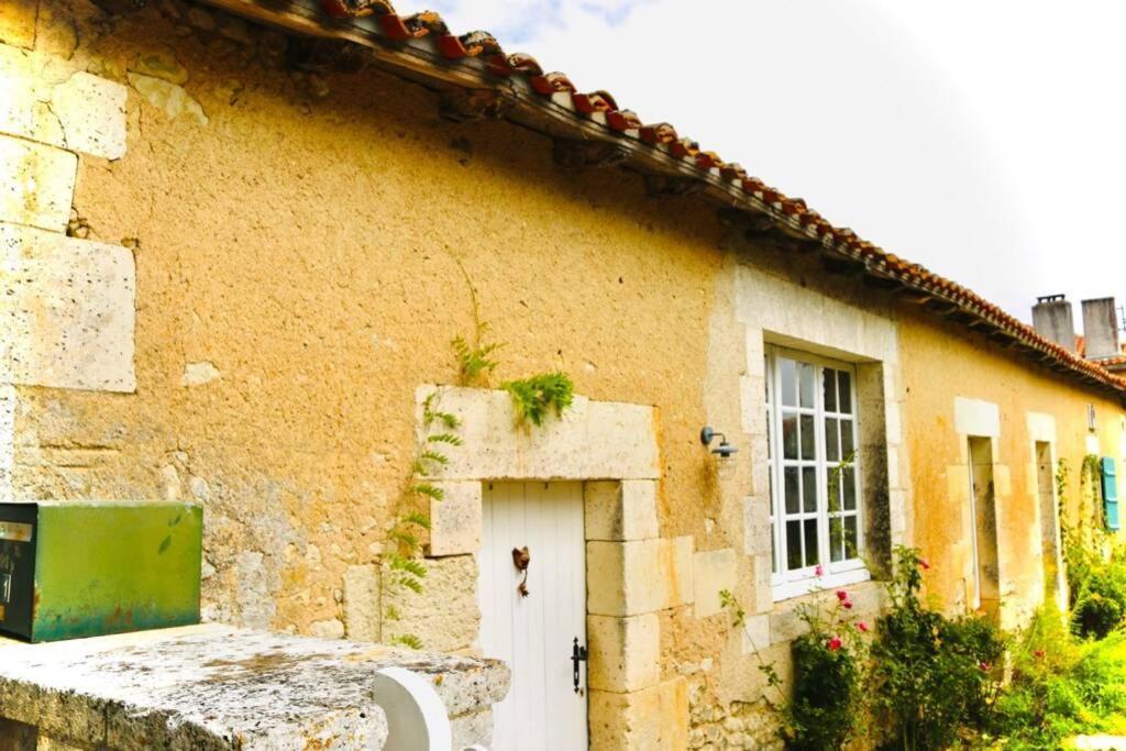 As Seen On A New Life In The Sun - Beautiful 3 Bedroom Cottage With Shared Pool Montboyer Esterno foto