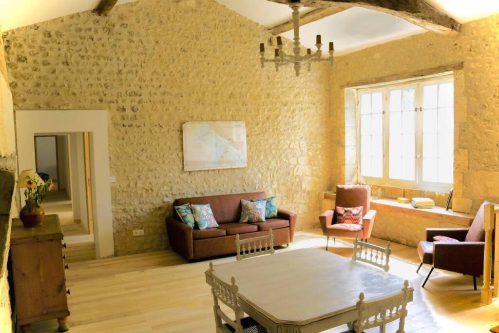 As Seen On A New Life In The Sun - Beautiful 3 Bedroom Cottage With Shared Pool Montboyer Esterno foto
