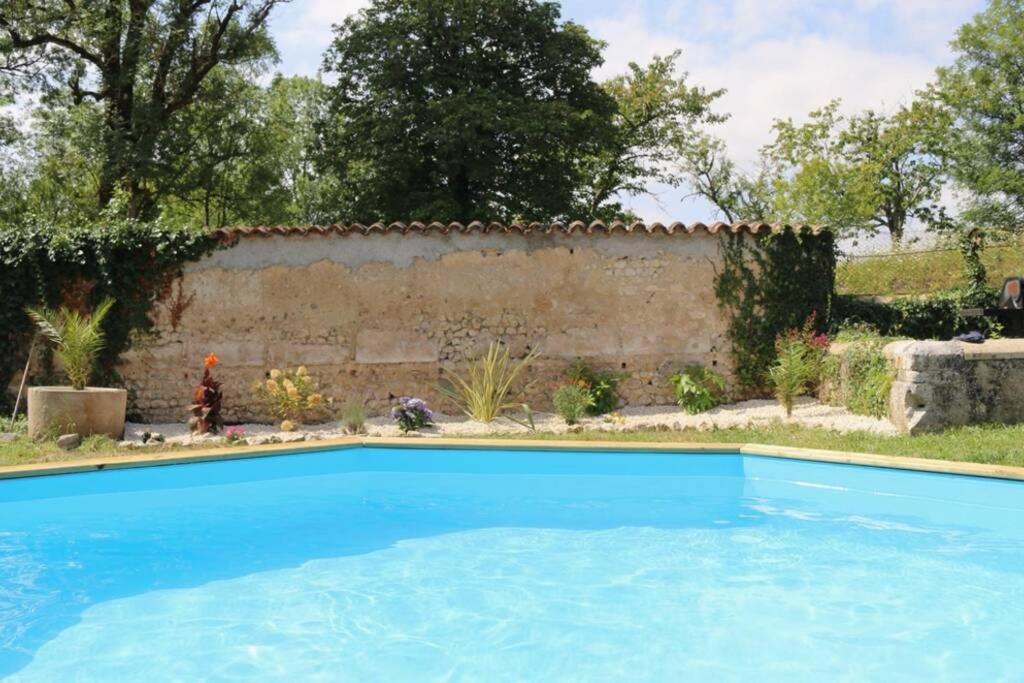 As Seen On A New Life In The Sun - Beautiful 3 Bedroom Cottage With Shared Pool Montboyer Esterno foto