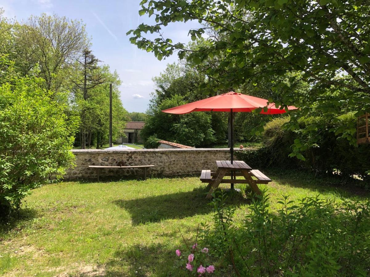 As Seen On A New Life In The Sun - Beautiful 3 Bedroom Cottage With Shared Pool Montboyer Esterno foto