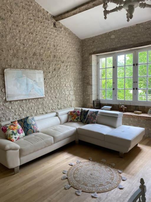 As Seen On A New Life In The Sun - Beautiful 3 Bedroom Cottage With Shared Pool Montboyer Esterno foto