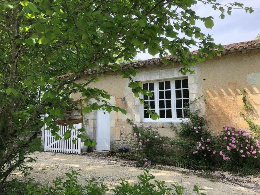 As Seen On A New Life In The Sun - Beautiful 3 Bedroom Cottage With Shared Pool Montboyer Esterno foto
